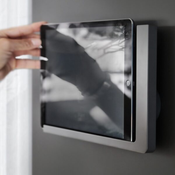 Viveroo free iPad wall mount